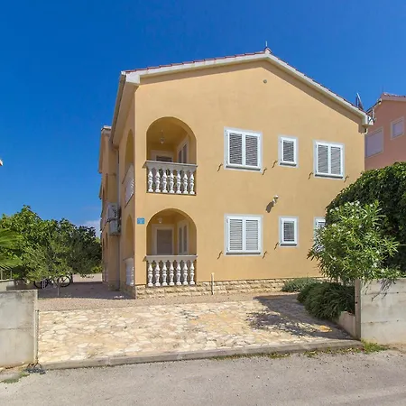 1 Bedroom Beautiful In *
